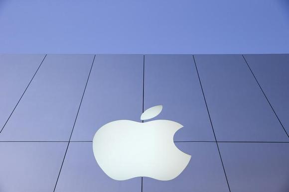 An Apple logo is seen during Black Friday in San Francisco, California November 29, 2013. REUTERS/Stephen Lam