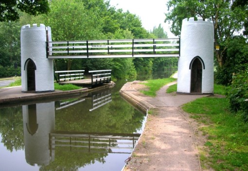 Top 10 Crazy & Unusual Footbridges