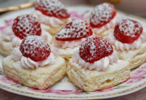 Tiny Heart Shortcake Bites