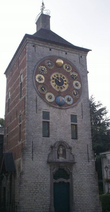 Top 10 Crazy And Unusual Clock Towers