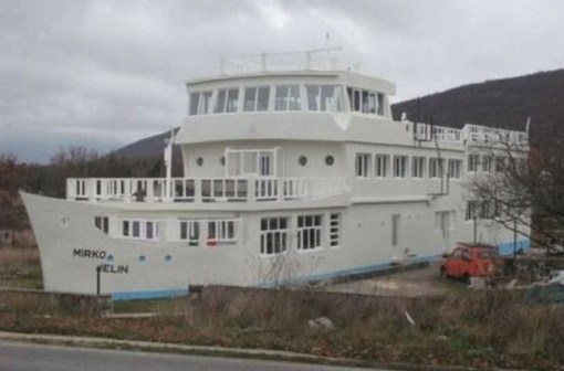 Top 10 Crazy Inland Ship & Boat Houses