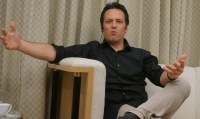 Phil Spencer habla del mando Elite, la retrocompatibilidad y hasta de juegos de boxeo