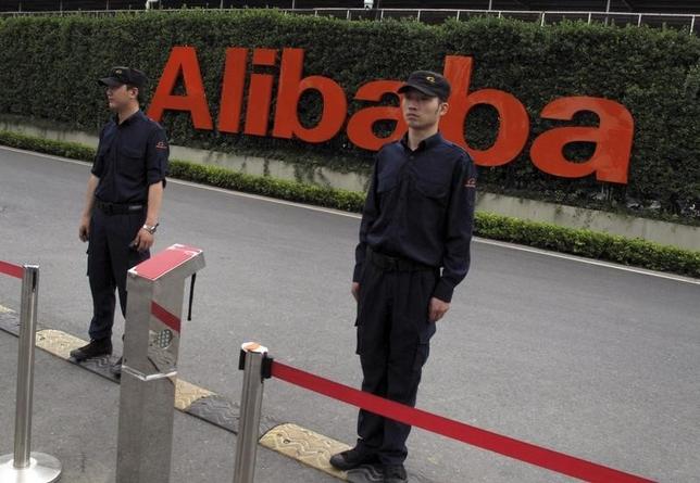 Guards stand near an entrance to Alibaba's headquarters in Hangzhou, Zhejiang province, China, May 18, 2015. REUTERS/John Ruwitch