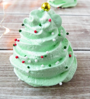 Christmas Tree Meringues