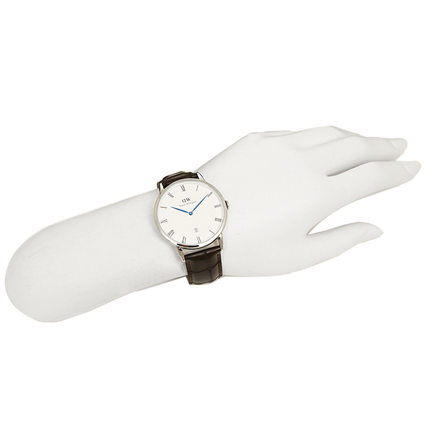 Đồng hồ Daniel Wellington dây da tạo điểm nhấn gì trên đôi tay khách hàng