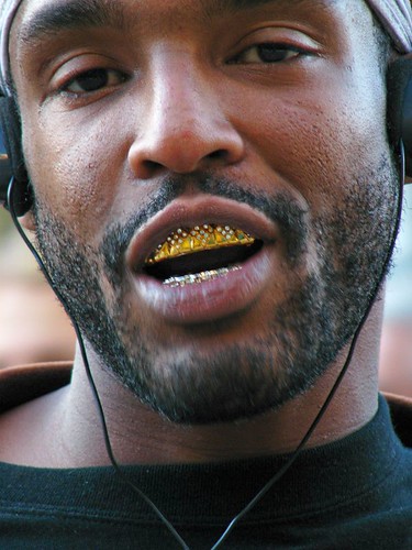 REAL GOLD GRILL. GOLD GRILL