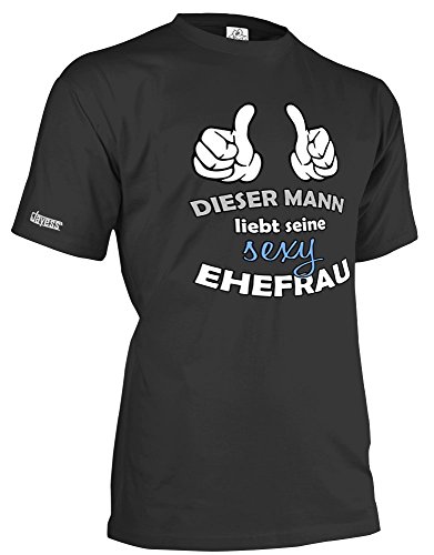 Nach oben DIESER MANN LIEBT SEINE SEXY EHEFRAU - HERREN - T-SHIRT in Schwarz by Jayess Gr. XL