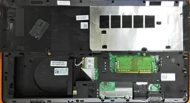 SSD/HDD用コネクタがありません