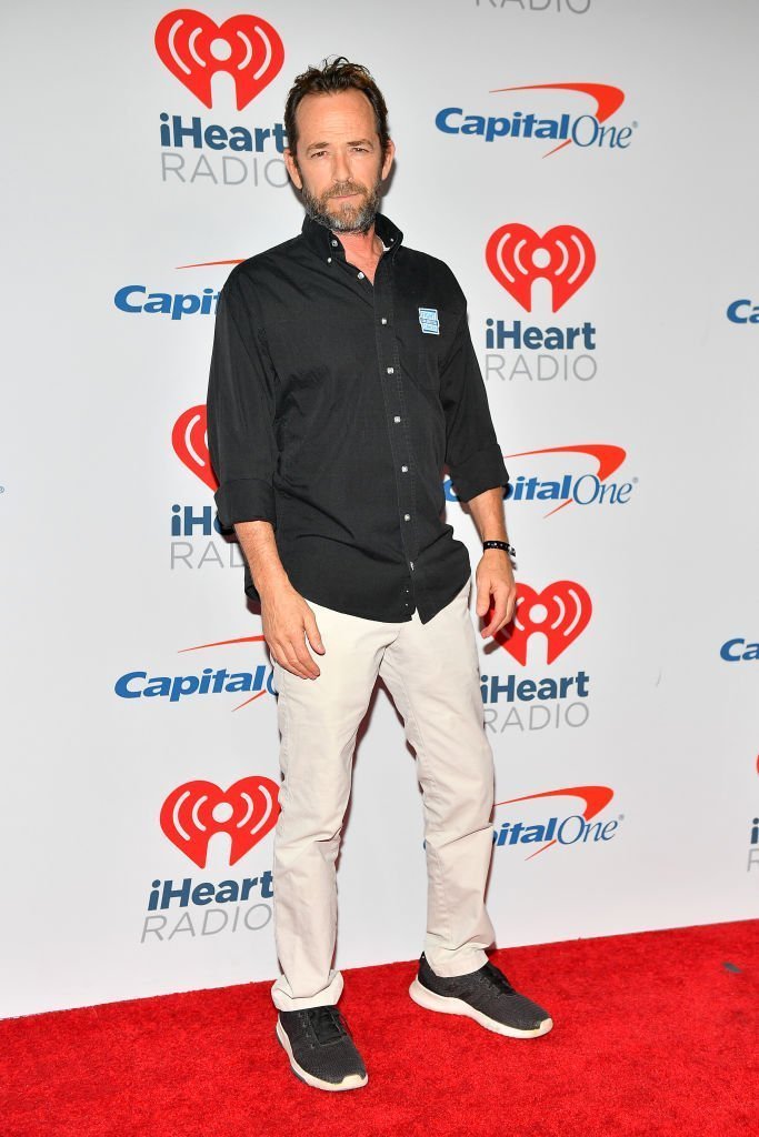 Luke Perry arrive au iHeartRadio Music Festival l’année dernière | Getty Images