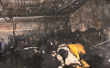 إخماد حريق مخزن مولدات كهربائية  في «كبد»