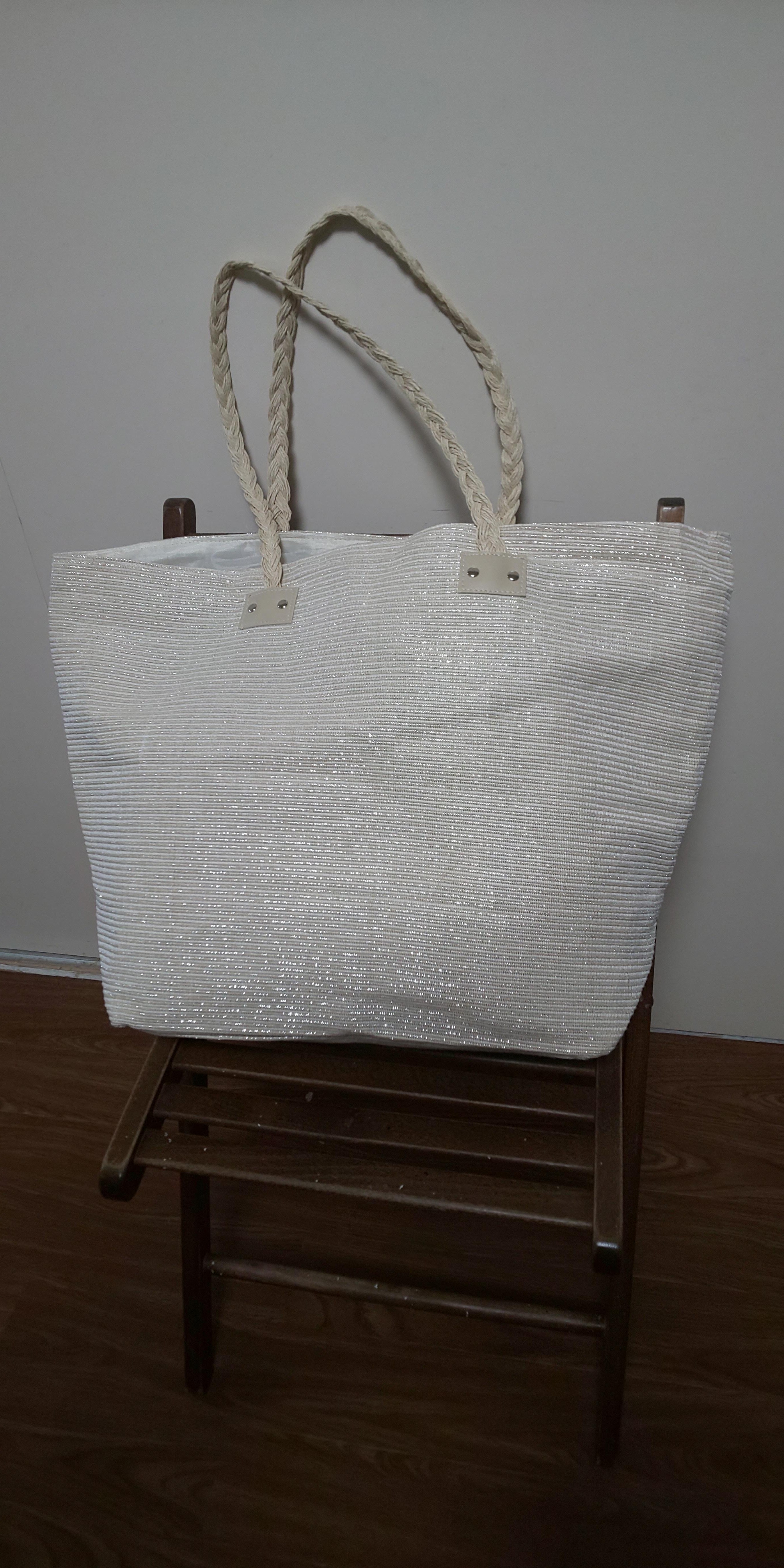 BuLUSSIERṽJoBrGEKIBA̓X񂩂B(gold tote large)