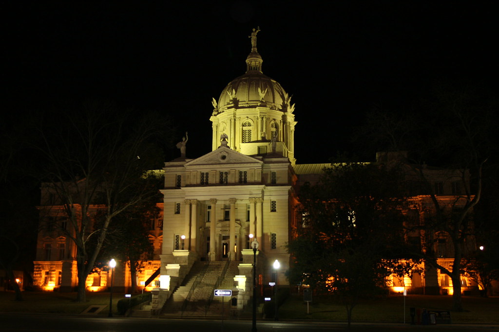 mclennan county courthouse at night