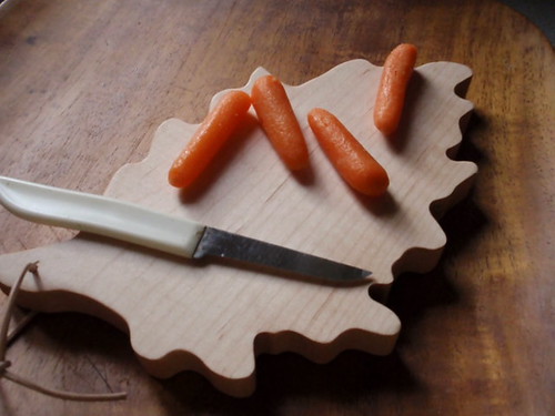 Oak Leaf Cutting Board - Simple