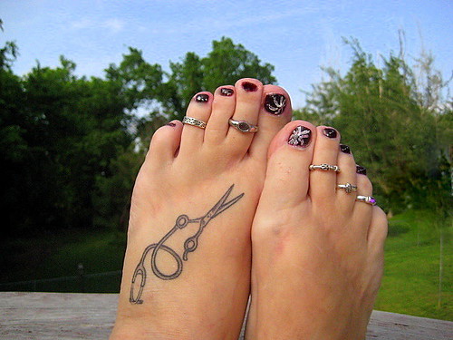 Tattoo toe rings