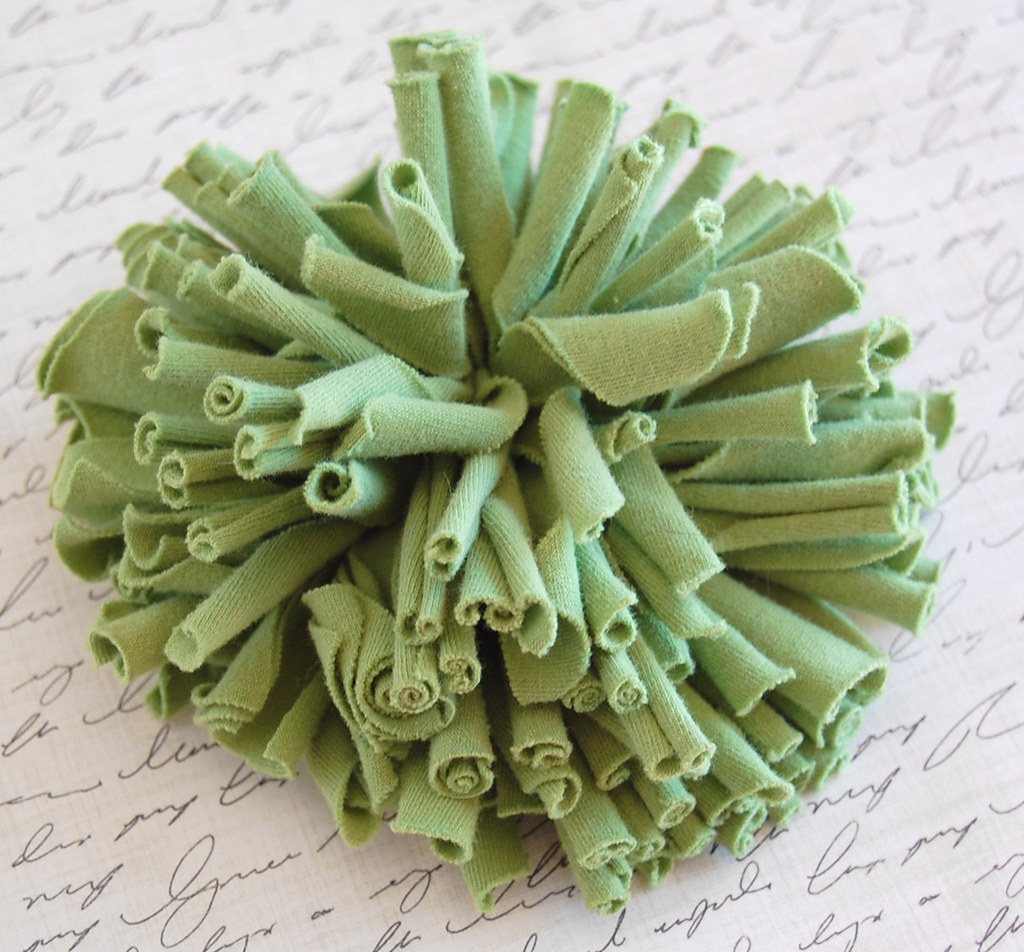 Green Chrysanthemum Pin/Brooch