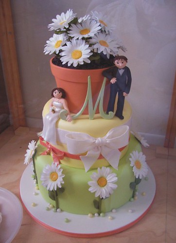 daisy wedding cake
