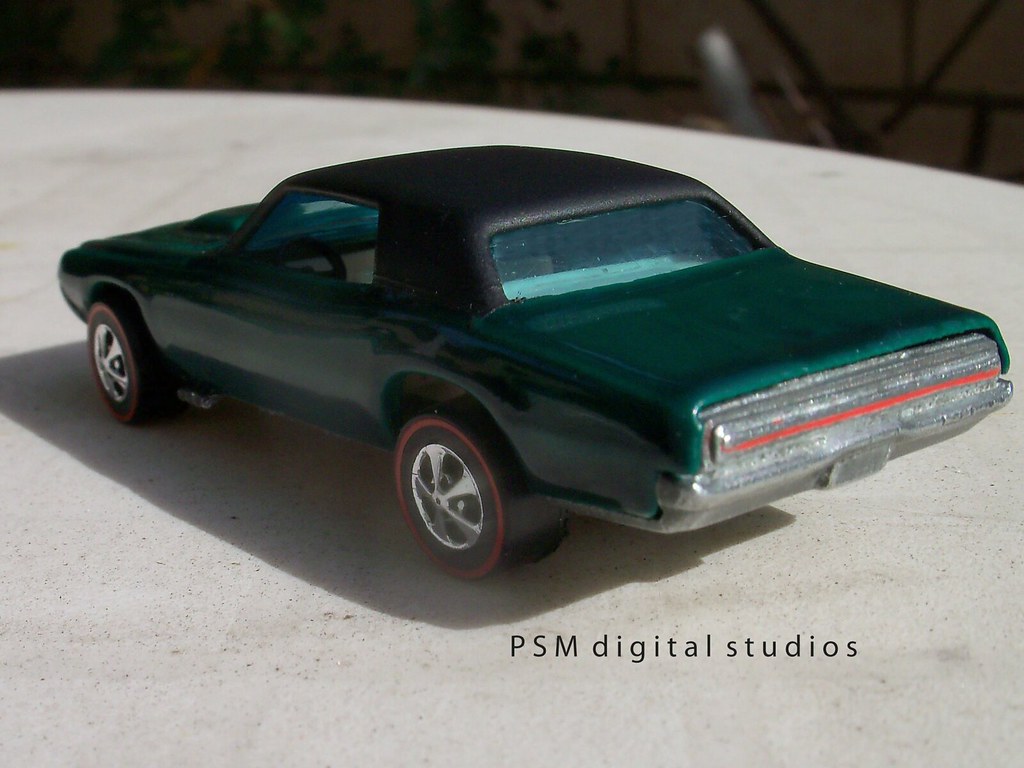 1967 Ford Thunderbird / 1967 Mattel Hot Wheels Custom T-Bird