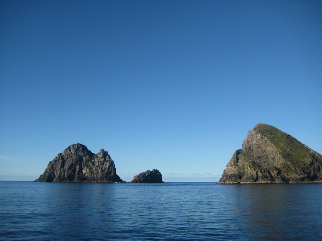 Hole in the Rock Island Up Ahead on the Bay of Islands Boat Tour, New Zealand