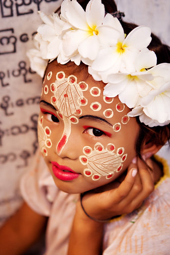 Thanaka (tanaka) make-up in Burma