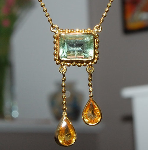 Lemon & Lime - Handmade 18 Karat Gold Necklace Flourite Sapphire