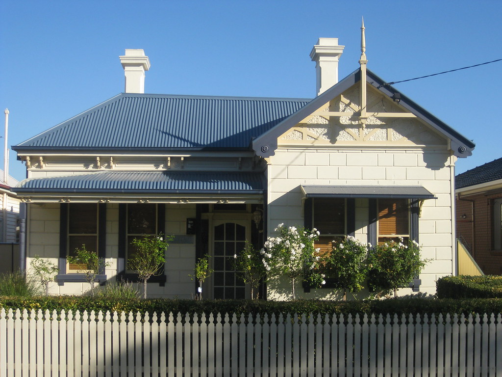 A Late Victorian Block Fronted Villa - Coburg
