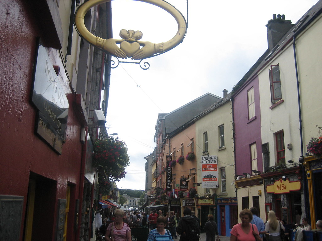 claddagh ring over quay street