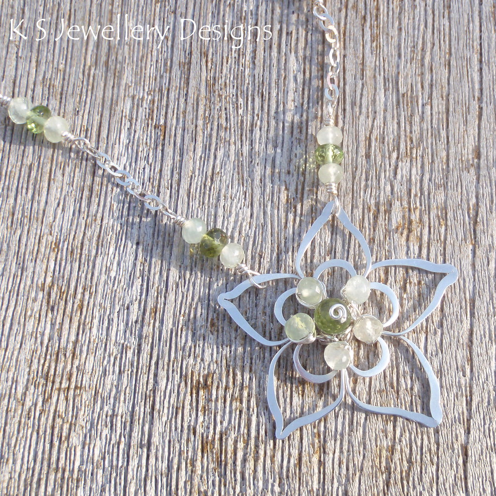 Spring Flower  Peridot & Prehnite Sterling Silver Double Petal Wire Flower Necklace (KS45)