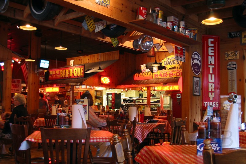 Famous Dave's interior
