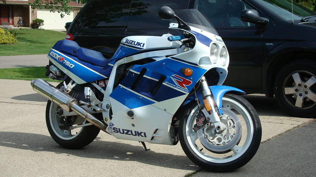 1990 Suzuki GSXR 750 right side