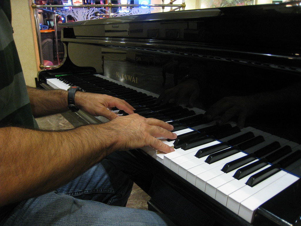 Day 183 - 365 - Holiday Inn Express Piano Man