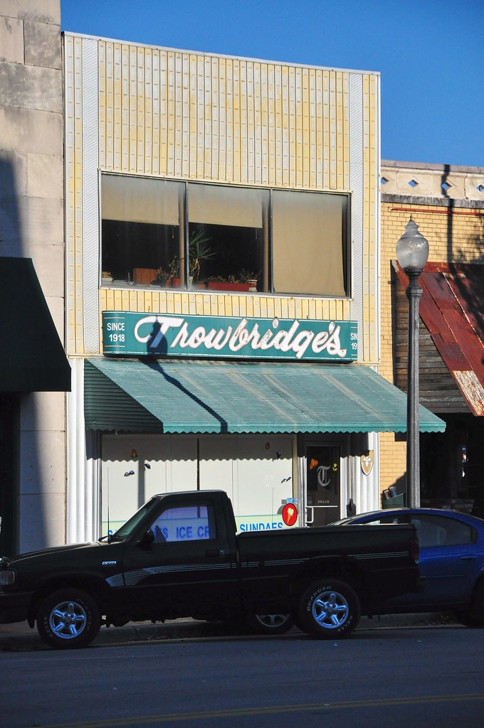 Trowbridge's Ice Cream and Sandwich Bar, Florence, Alabama - v