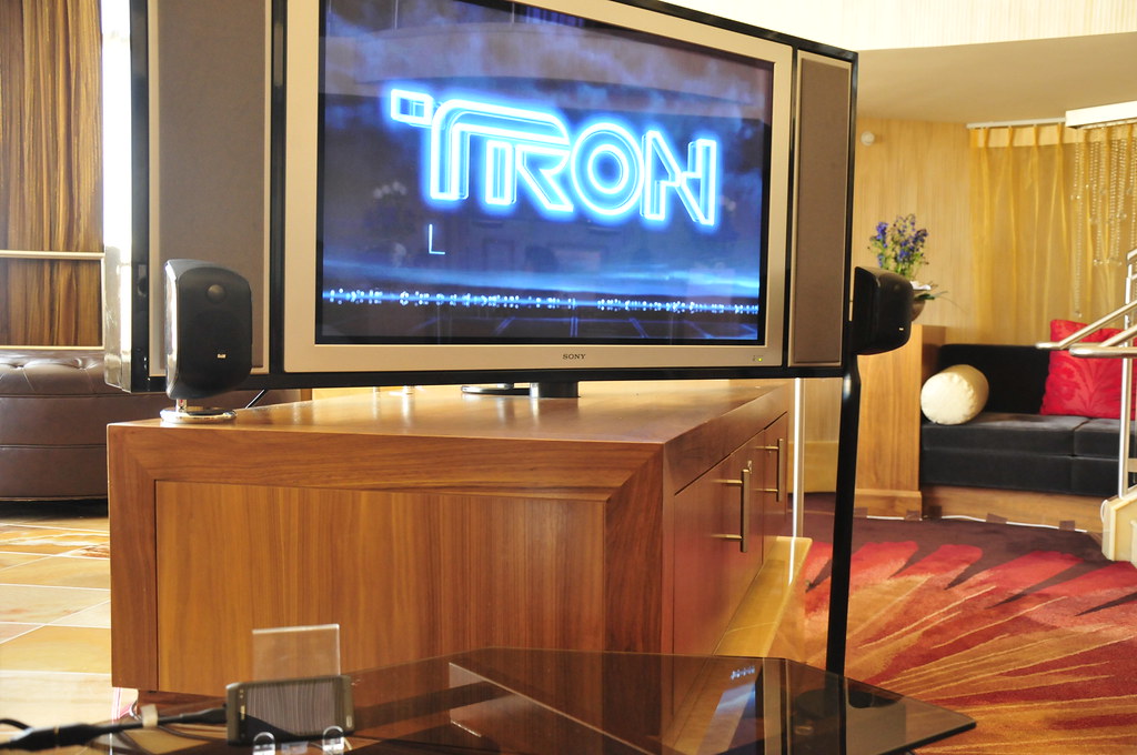 TRON in surround sound from the Nokia N8