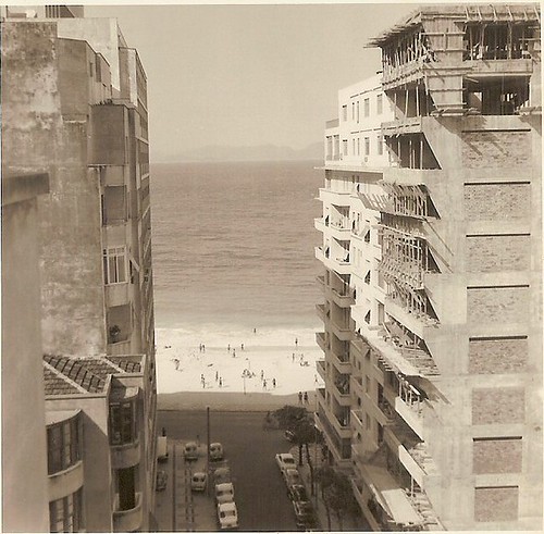 Vista da Rua Francisco S, 26 Edifcio Mirasol e Avenida Atlntica Copacabana praia beach 1966 foto antiga