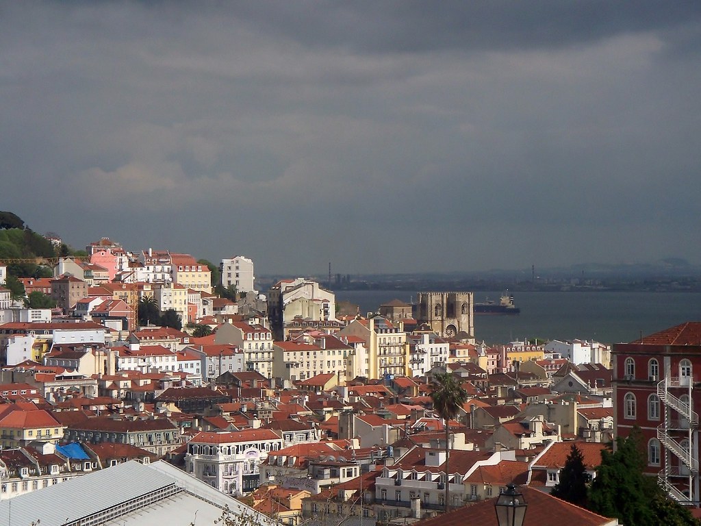 Lisboa vista desde el mirador de San Pedro de Alcntara. Barrio Alto.