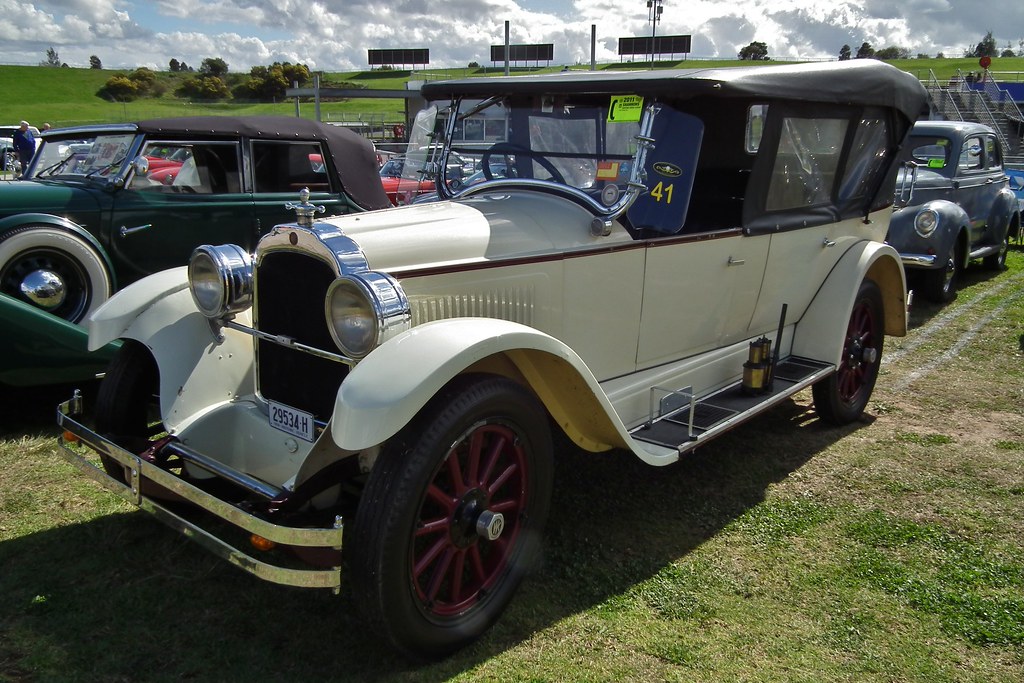 1923 Willys-Knight tourer