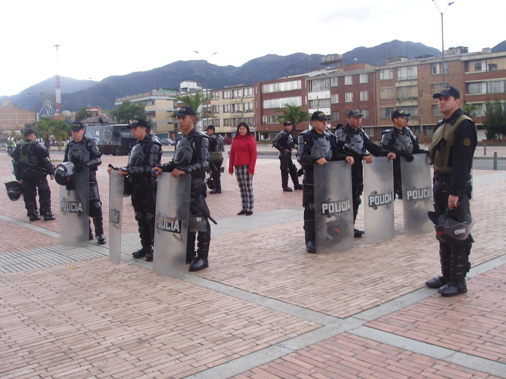 a la guerra (surrounded @ Bogota)