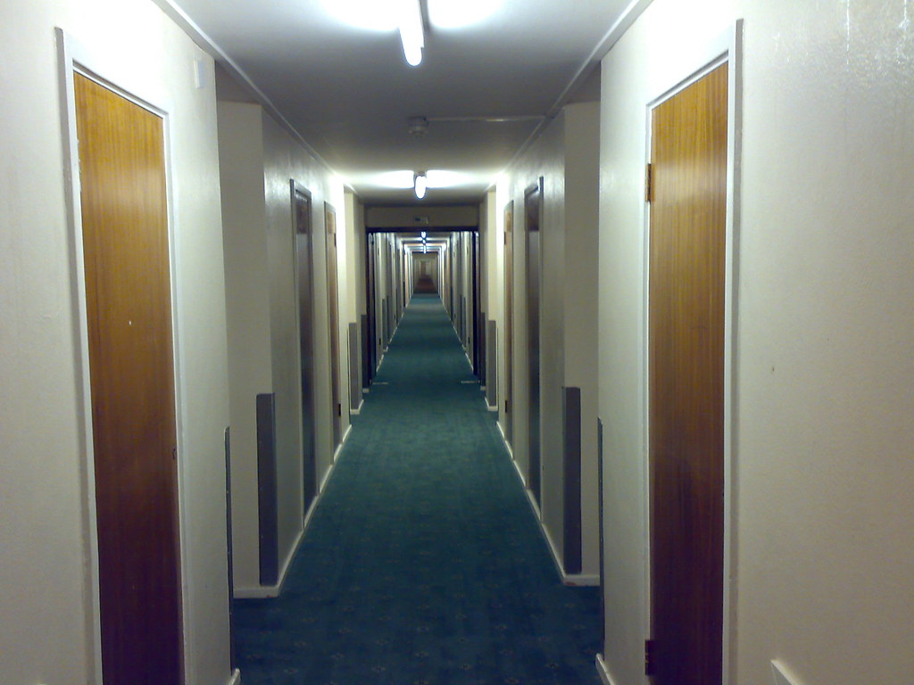 Largo pasillo del hotel