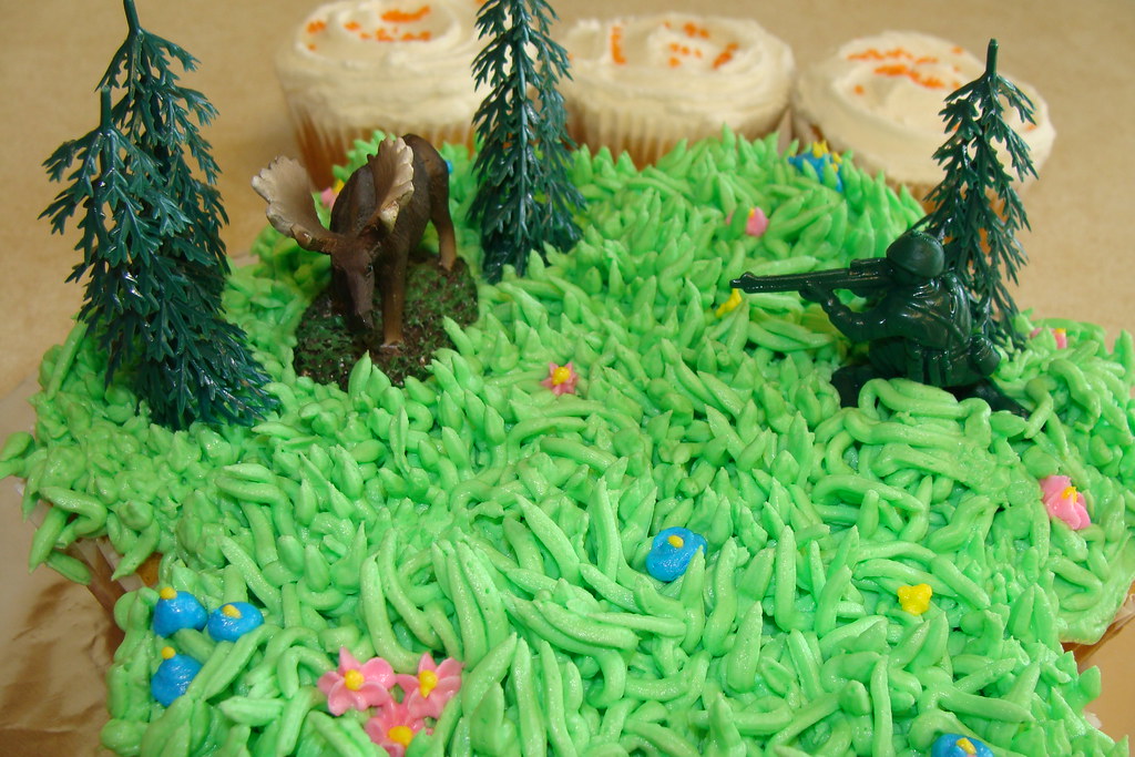 Hunting Cupcake Cake