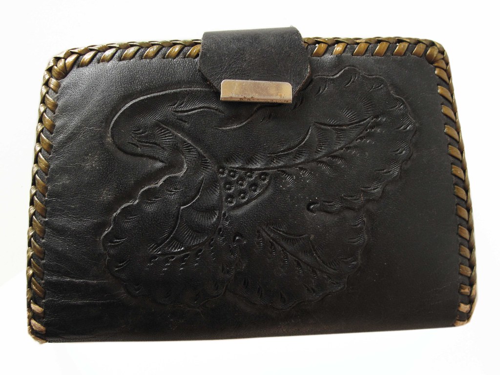 LEATHER WALLET - LEATHER - CREDIT CARD HOLDERS OF AMERICA