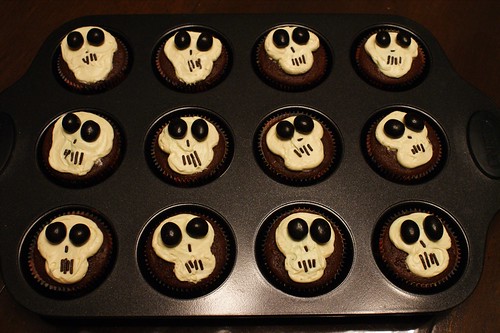 Skull Cupcakes for Halloween (9862)