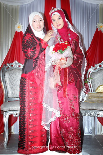 Malay Wedding - Photo with Best Friend