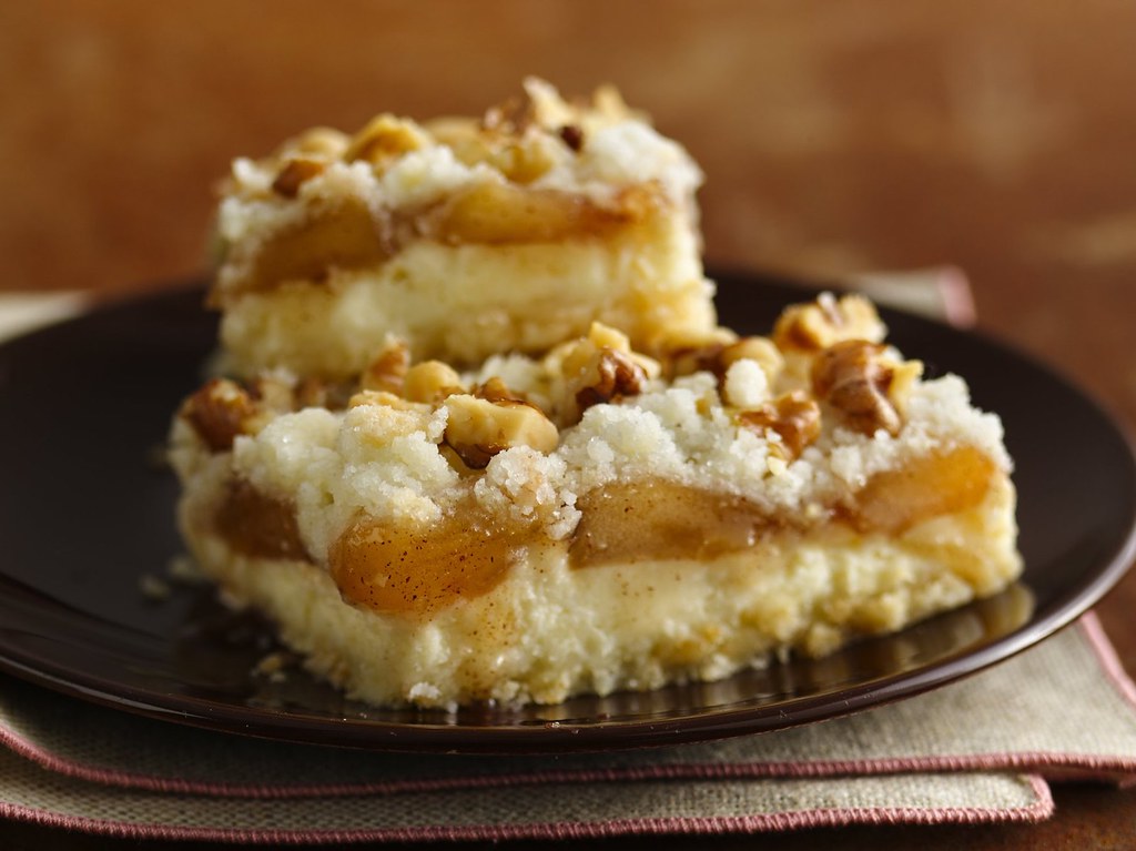 Apple Streusel Cheesecake Bars Recipe (Gluten Free)