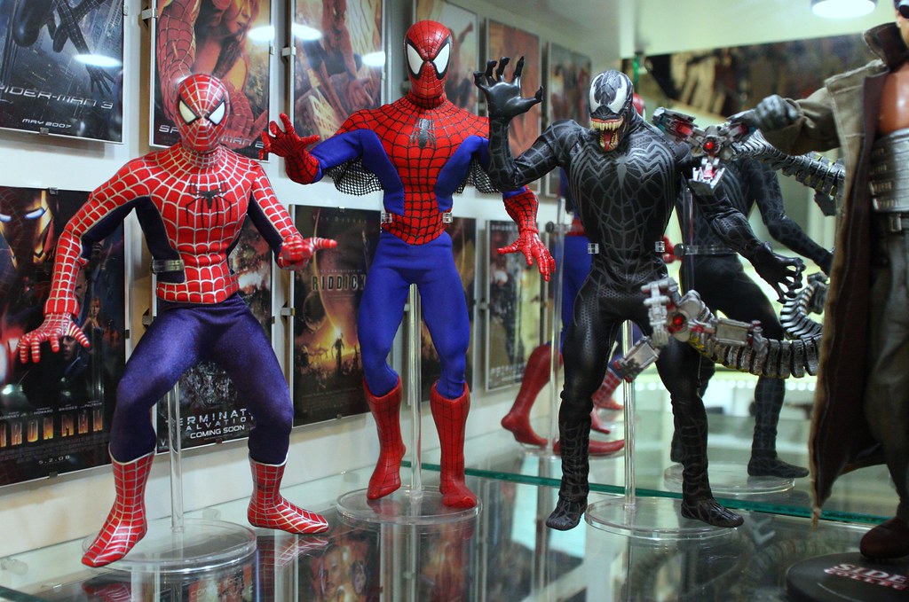 1/6th Medicom SM 2 and Comic RAH Spiderman & Venom