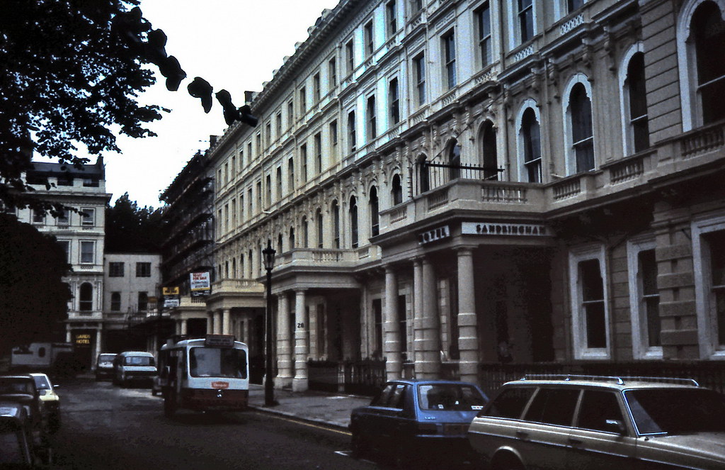 gm 03433 Lancaster Gate Hostel in London 1984