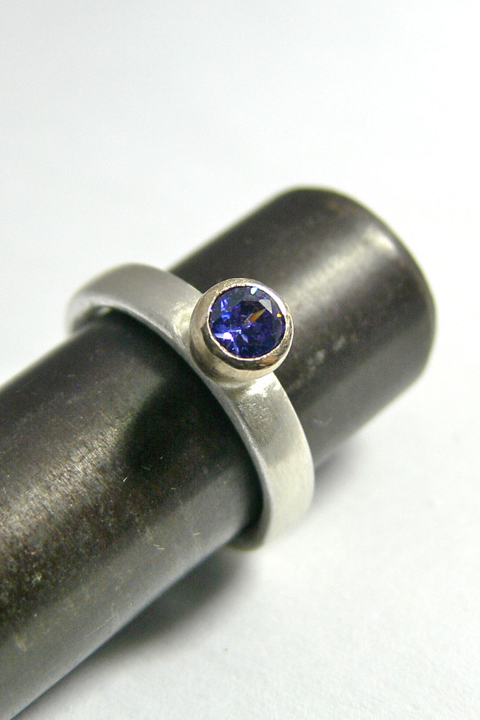 Silver and 9ct gold Ring w/ Blue Cubic Zirconia