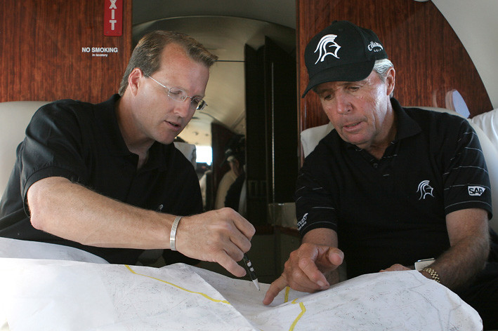 Gary Player with plans on plane