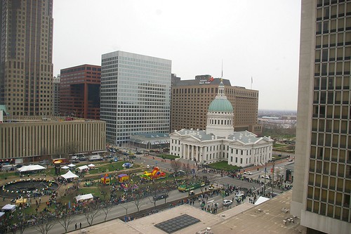 Old Courthouse and Kiener Plaza - St. Louis, MO