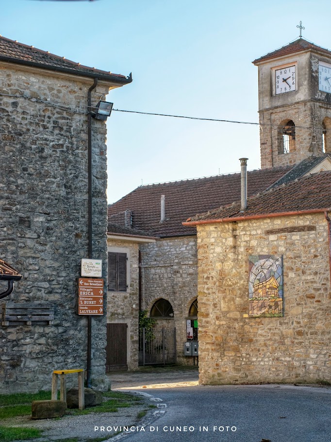 Fotografie Bergolo, il paese in pietra - Langhe