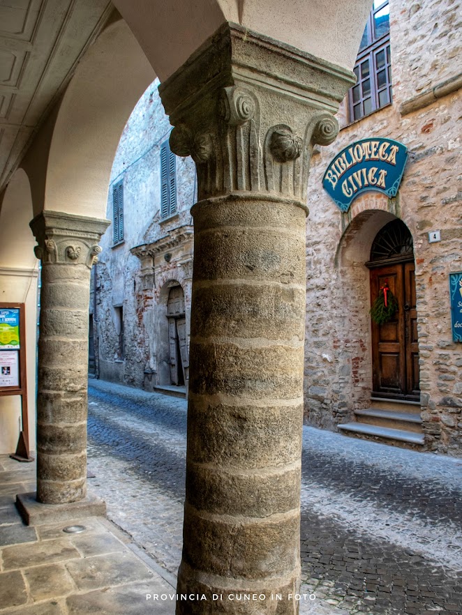 Fotografie Cortemilia, capitale della nocciola piemontese - Langhe