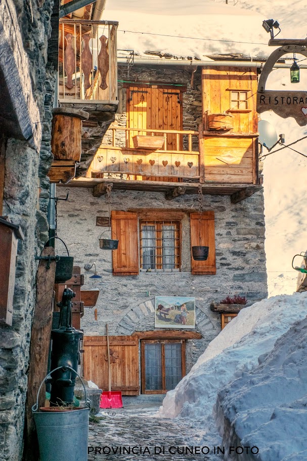 Fotografie L'incanto di Chianale in inverno - Valle Variata